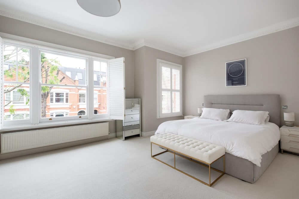Stunning 4-bed Family Home With Garden Fulham