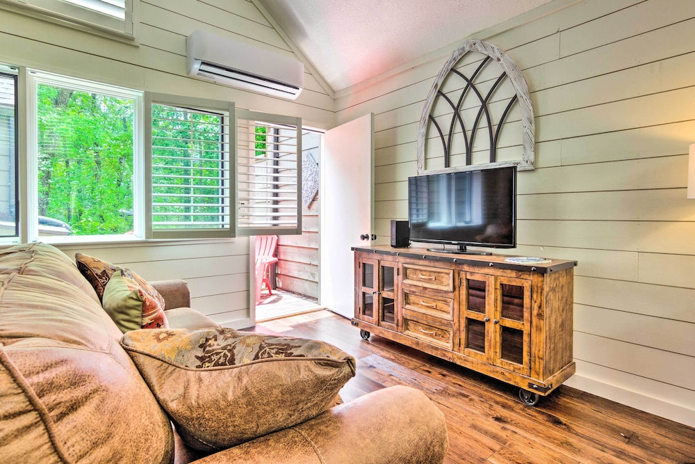 Elegant Sapphire Valley Studio w/ Resort Amenities view 4