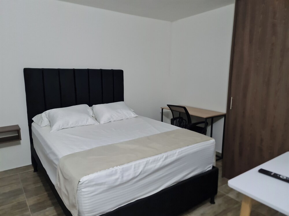 RG33 ApartaSuites