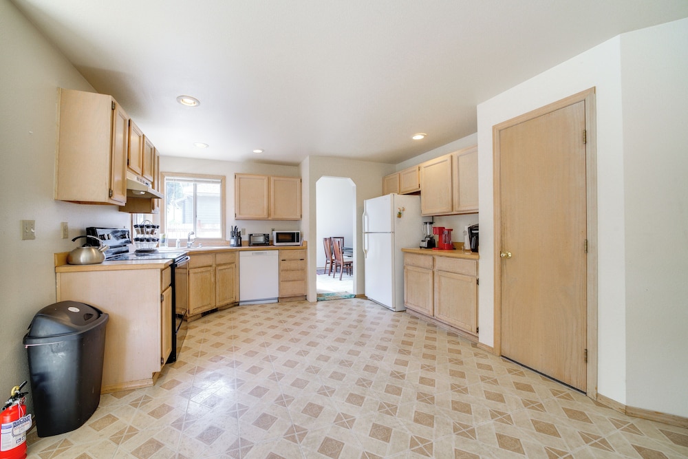 Walk to Hiking Trails: Renton Home w/ Fenced Yard!