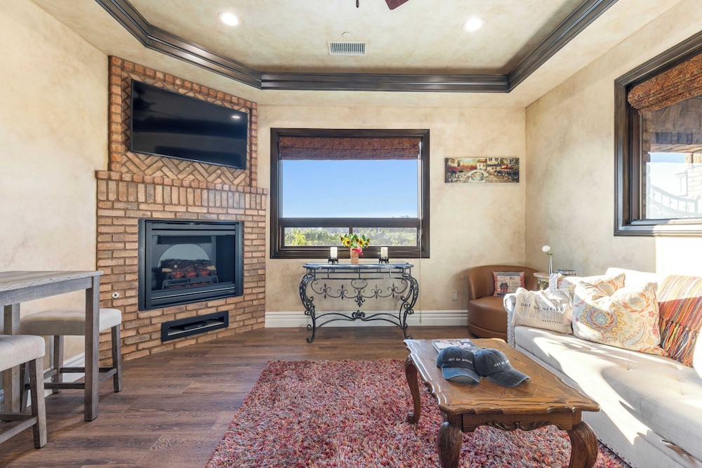 Soaking Tub, Vineyard Views & Wine Trail Access The Casita at Vines Estate by Avantstay