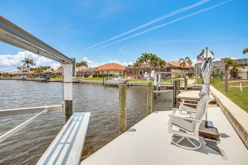 Sunset Views, Dock: Canalfront Home in Punta Gorda
