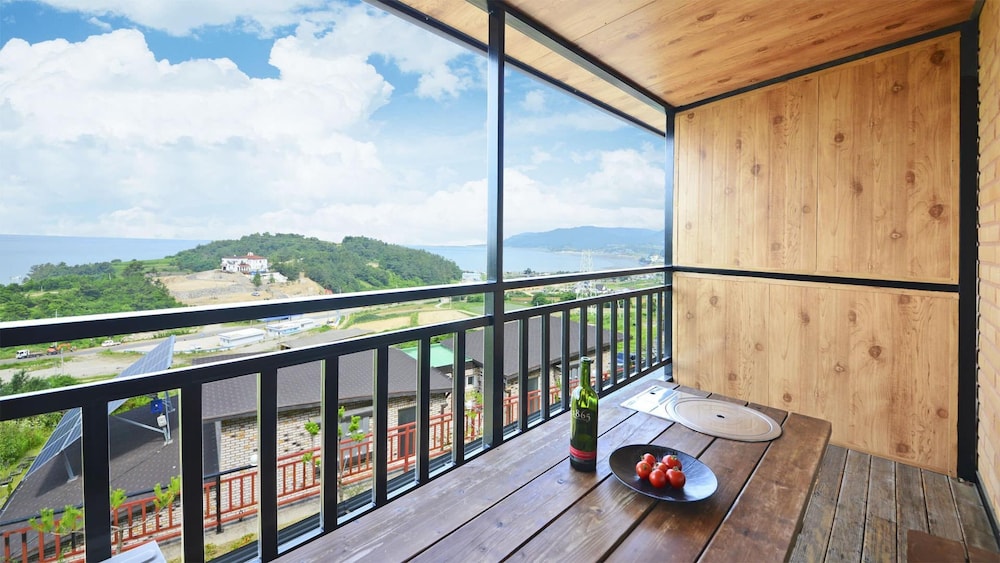 Yeosu Hwangto Pension