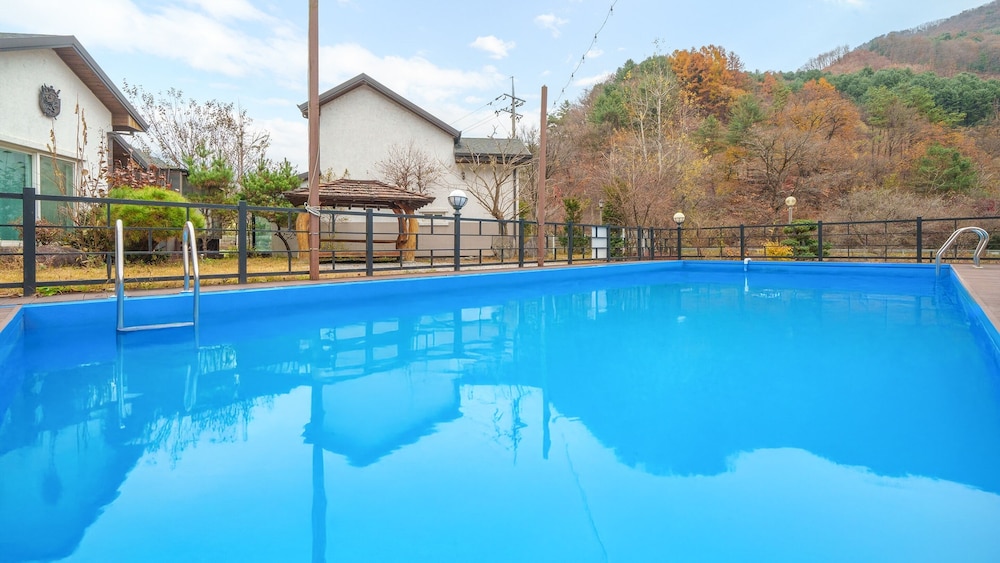 Gapyeong Sanchaek Glamping Pension