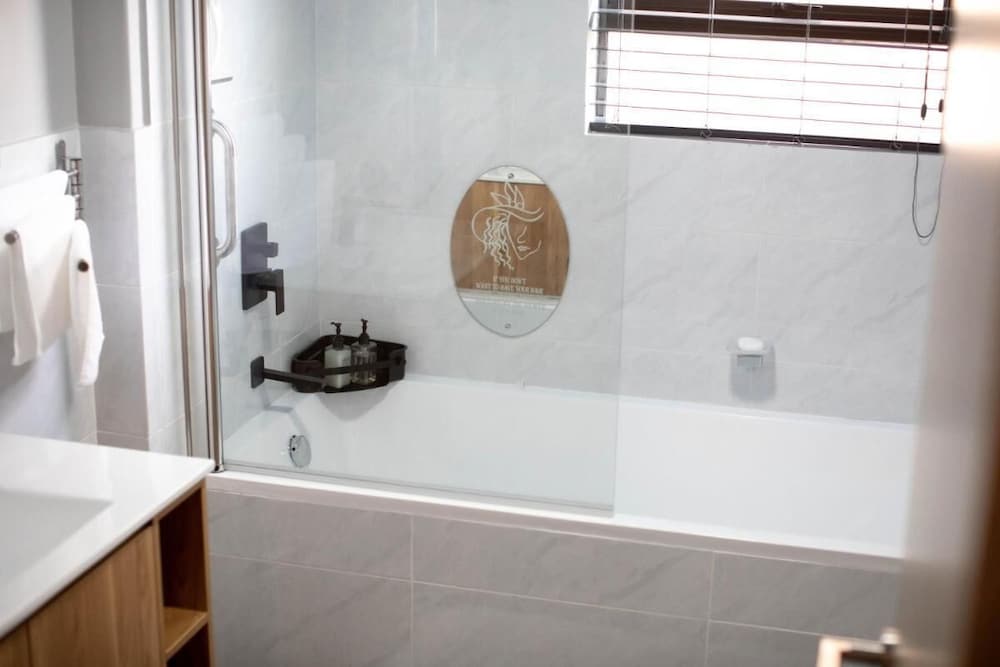 Luxurious Self-catering Apartment in Benoni With Private Entrance