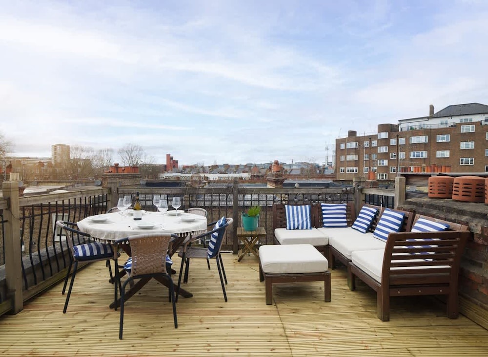 Sunny Roof Terrace Barons Court Sleeps 4-6