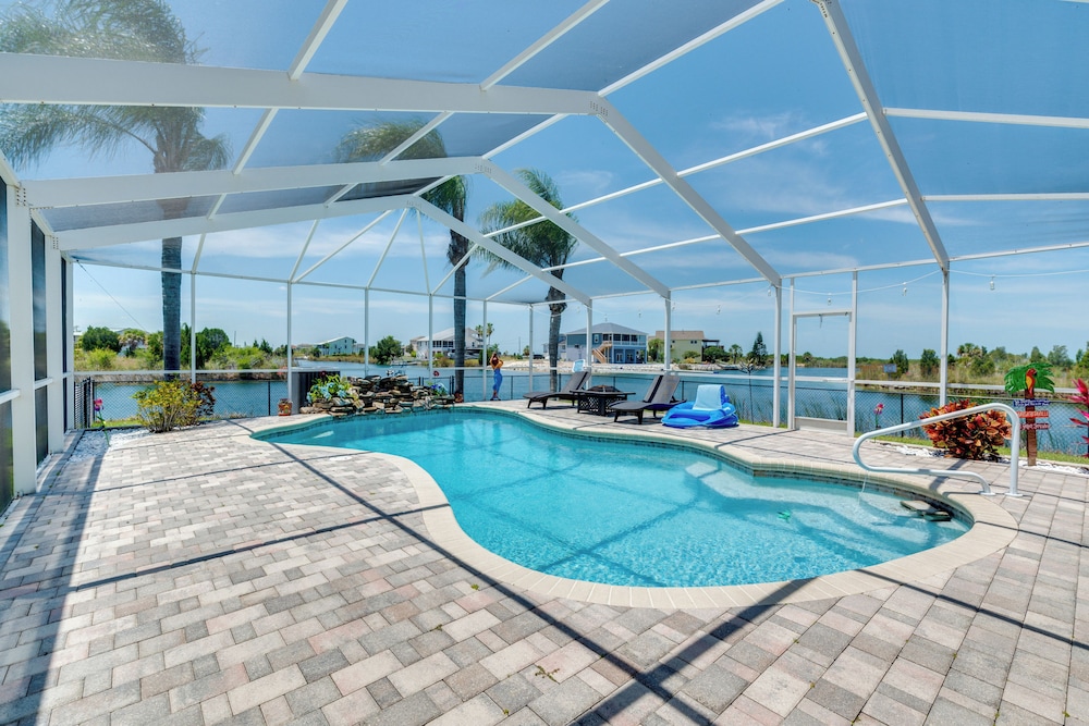 2 Mi to Ocean: Home w/ Pool in Hernando Beach!