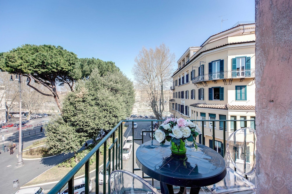 HI River View apartment