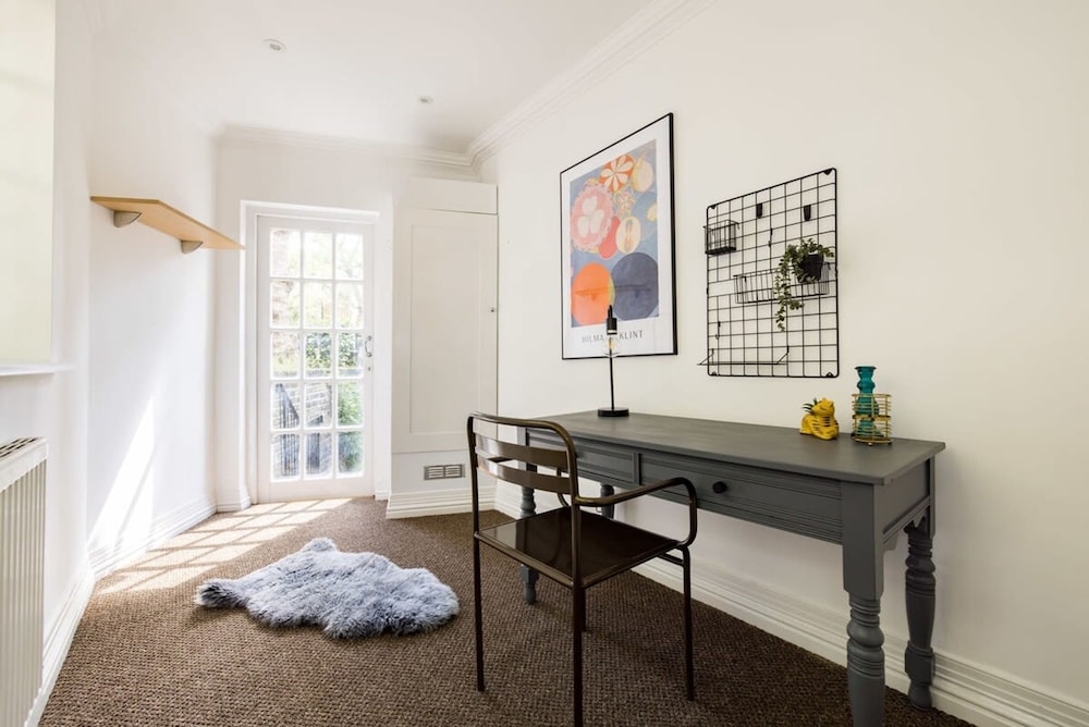 Spacious Apartment With Office Rear Terrace