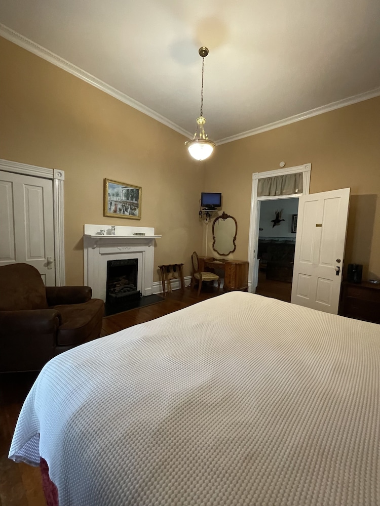 Carriage Lane Inn