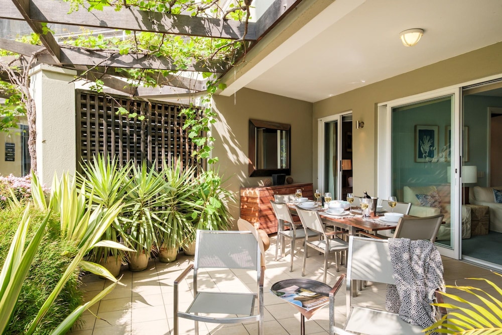 Secure 2bed Apartment in the Marina Carradale 002