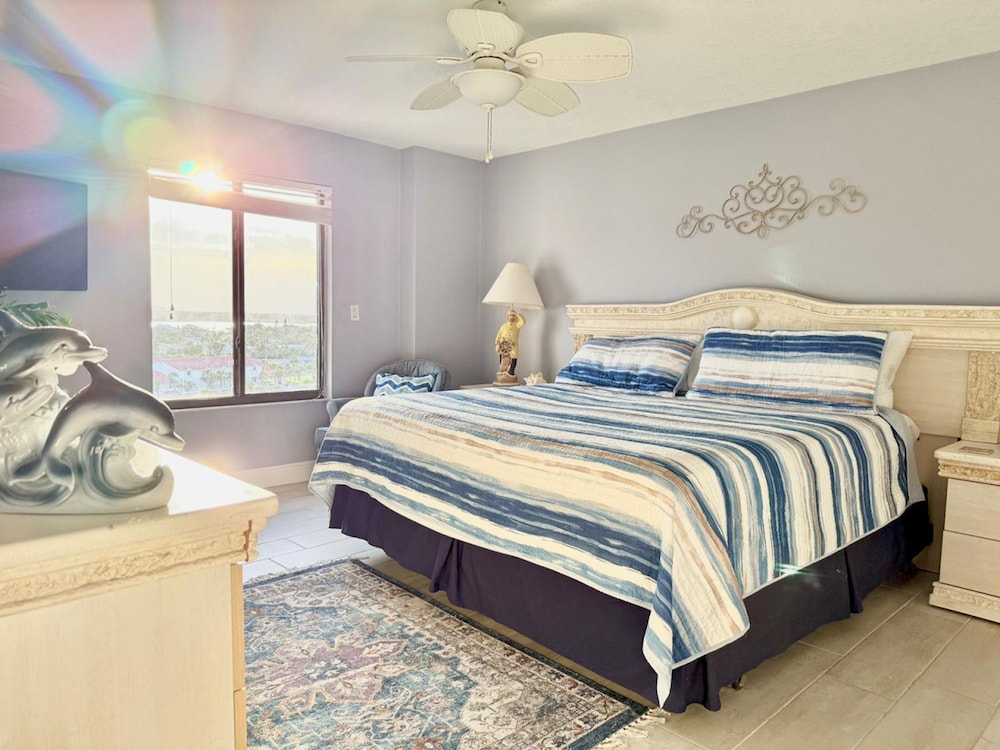King bed Oceanview Daytonabeach