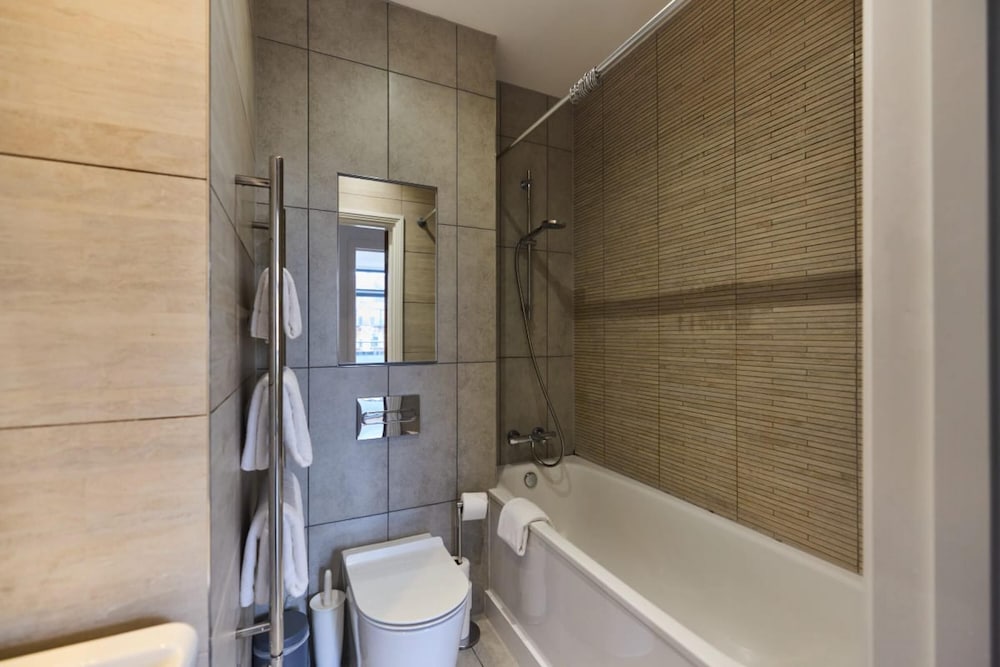 The Harlesden Hideaway - Lovely 2bdr Flat With Balcony