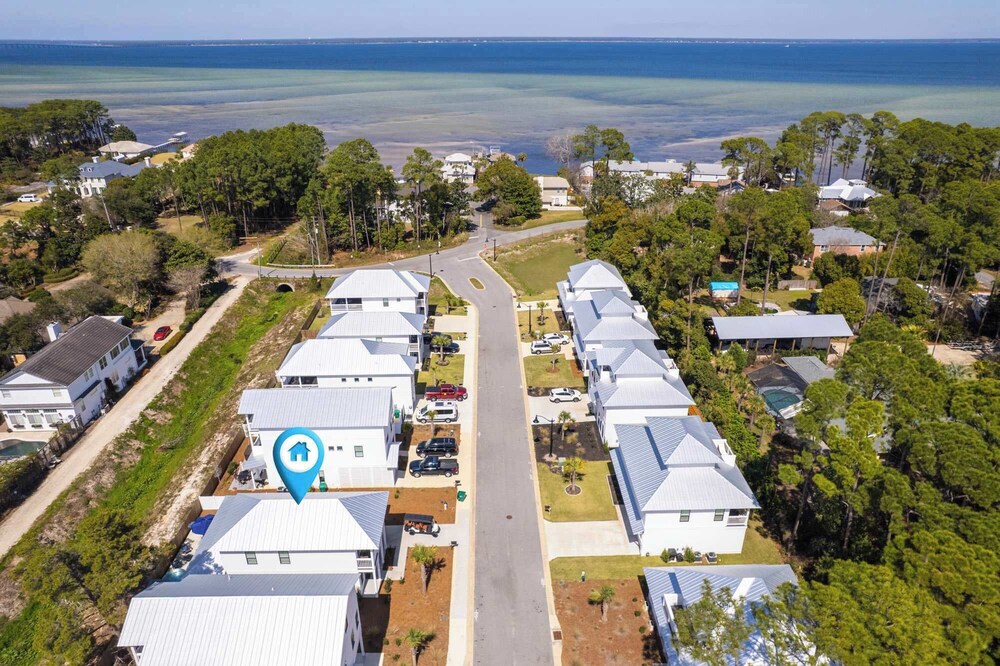Beach to Bay 3BR Retreat - Cowboy Pool & Golf Cart