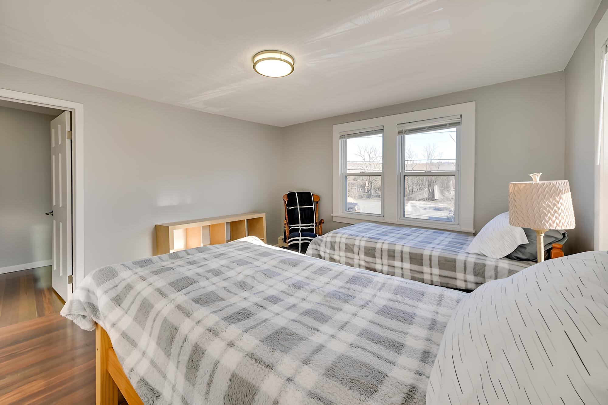 Family-friendly Avon Home: 10 Mi to Hartford! view 3