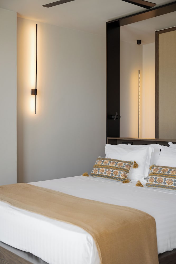 Neromai Cave Luxury Villas