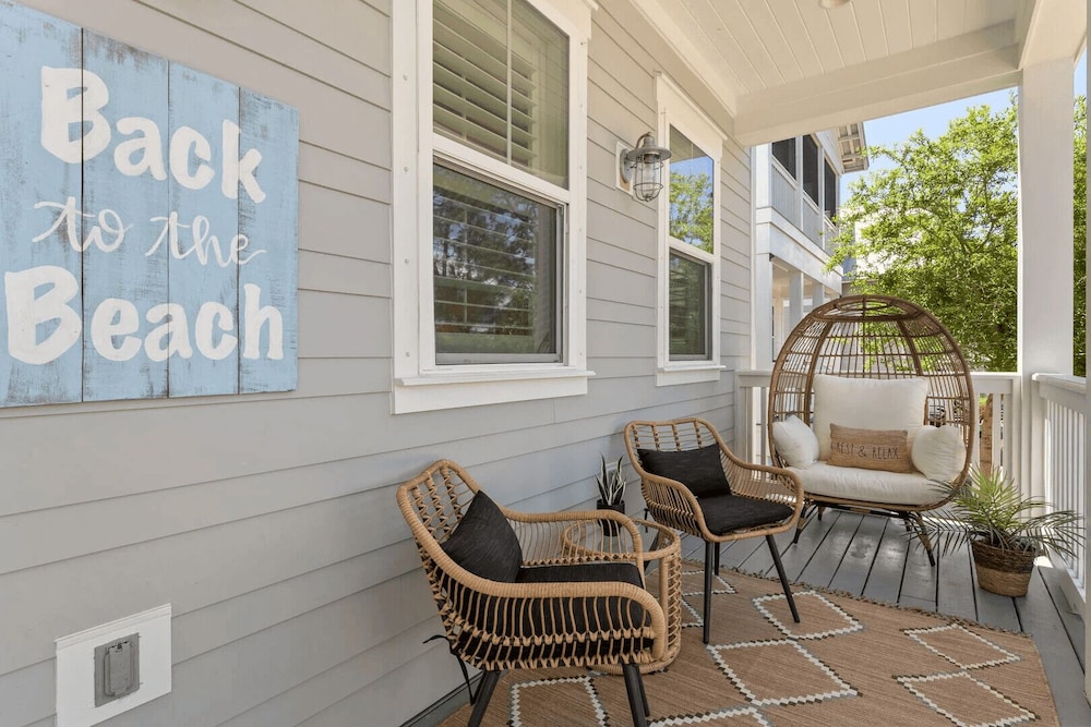 Back to the Beach by Avantstay with Pool Access