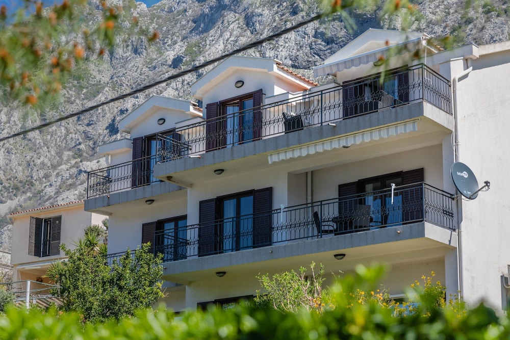 Apartments Miramar