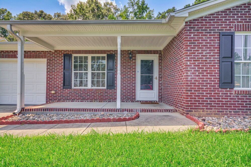 < 4 Mi to Dtwn Greensboro: Renovated Home w/ Yard!