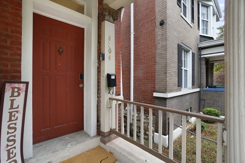 Spacious 3-Bedroom with King Bed