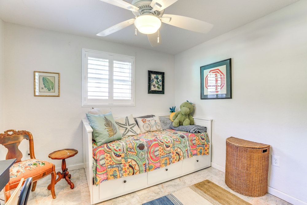 Englewood Bungalow 1 Mi to Beach: Pets Welcome!