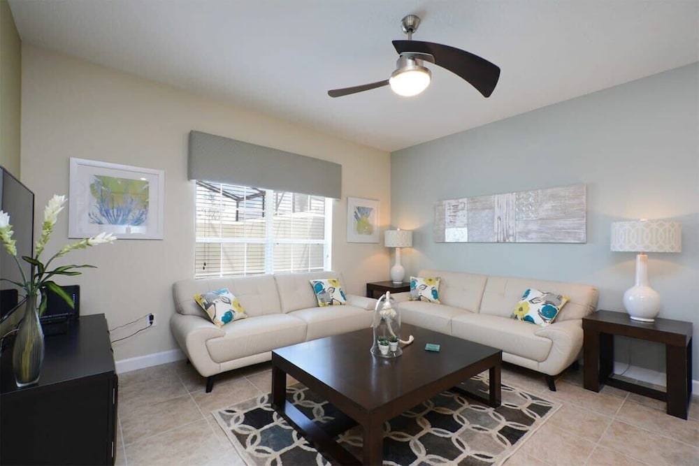 Charming 4bdr Townhome at Storey Lake Resort
