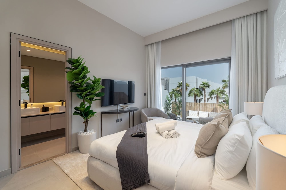 Classy 4-bedroom Villa With Spacious Balcony in Nad Al Sheba