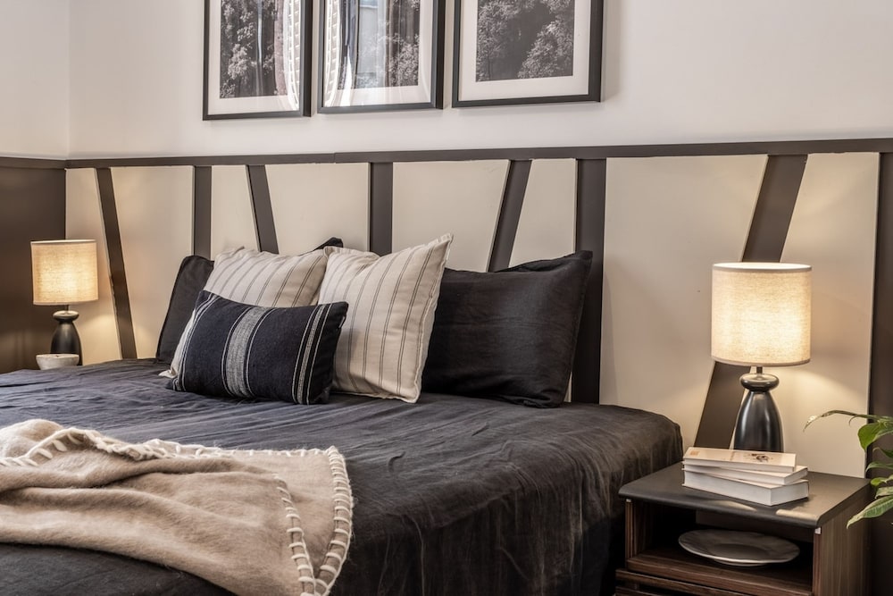 Garos - 2 Bedrooms in Malasa a
