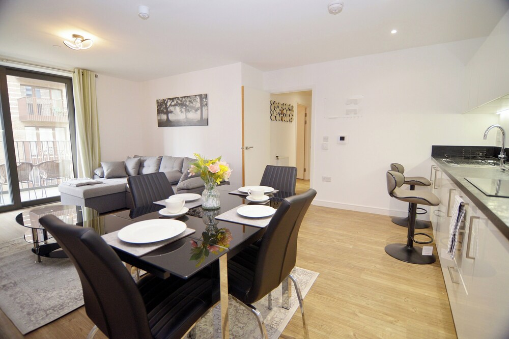 London Chic 2-bed Apartment With Stunning Views