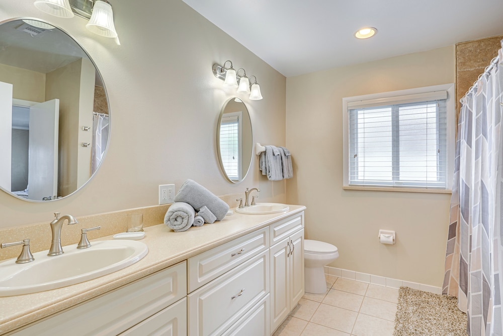 6 Mi to Legoland: Retreat w/ Pool & Fenced Yard