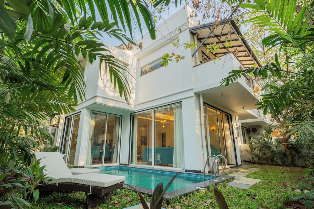 ELIVAAS Laguna Camellia | Luxe 4 BHK Villa Near Popular Beaches with Private Pool