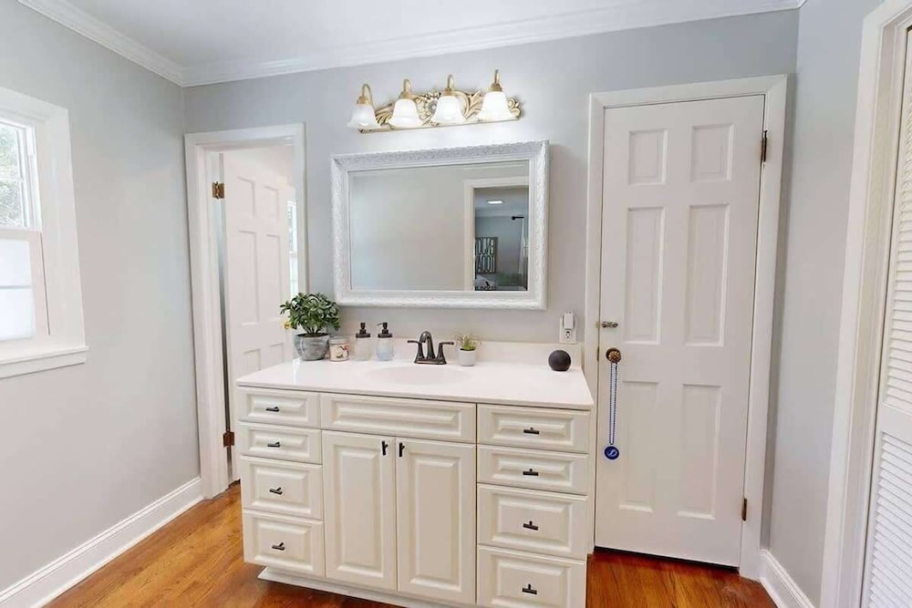 Executive 5 Bedroom Pool Home, Dade City!