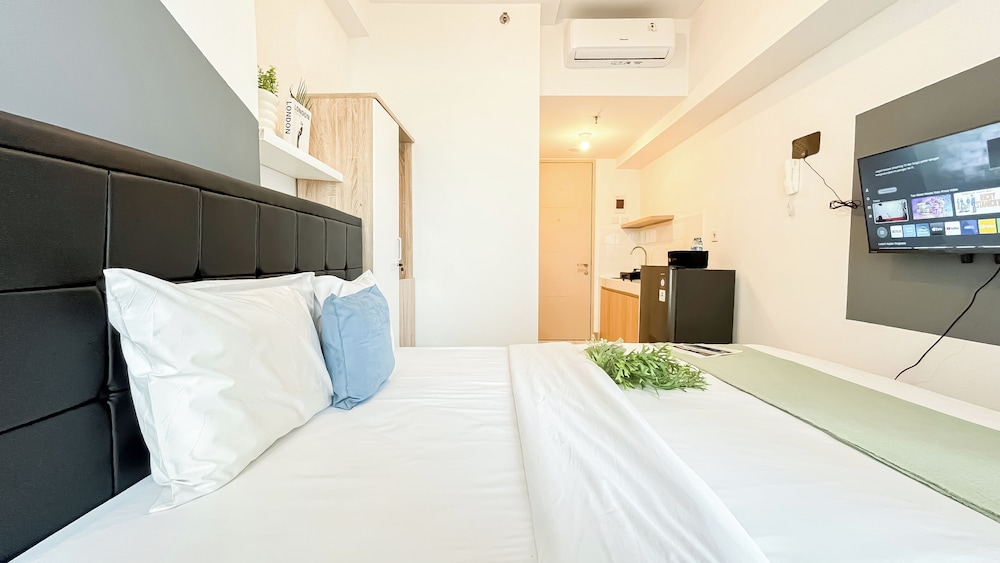 Soft Industrial Look Studio At Tokyo Riverside Pik 2 Apartment