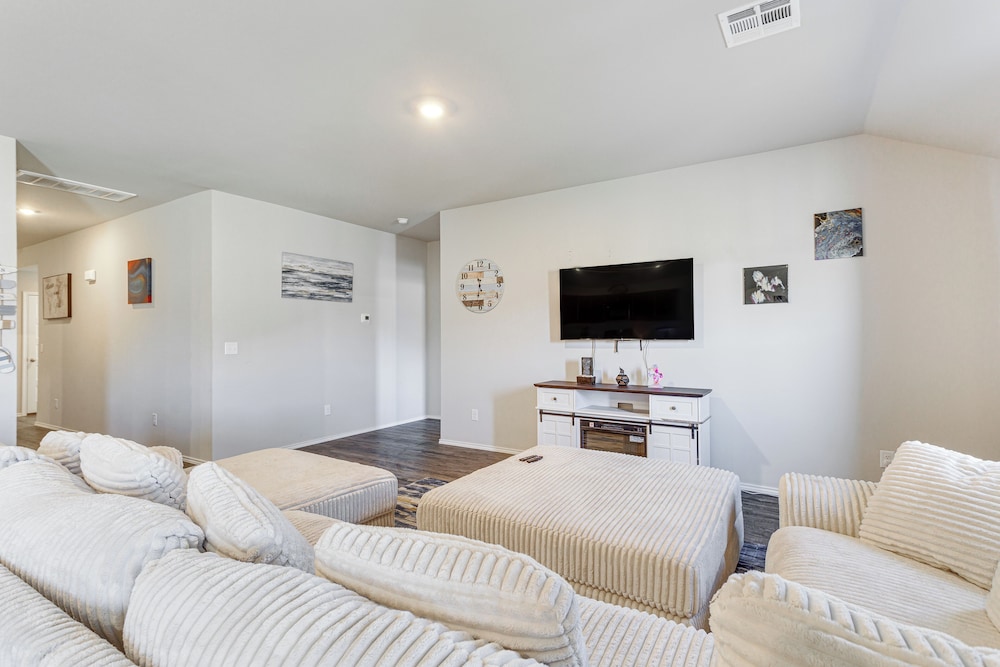 OKC Area Home: 22 Mi to Downtown