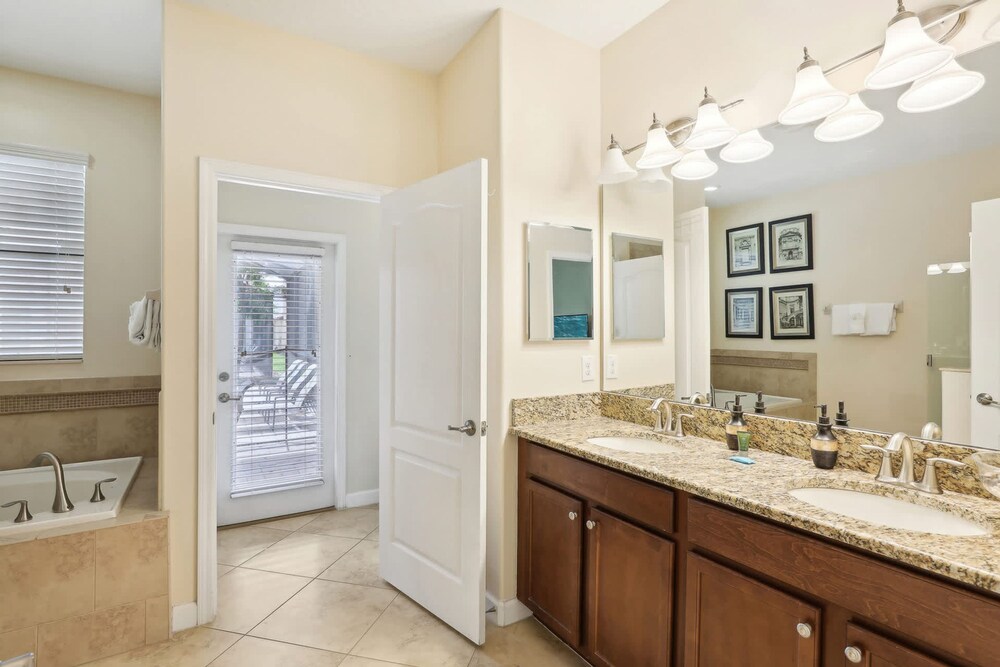 Modern 8BR Home With Private Pool and hot tub