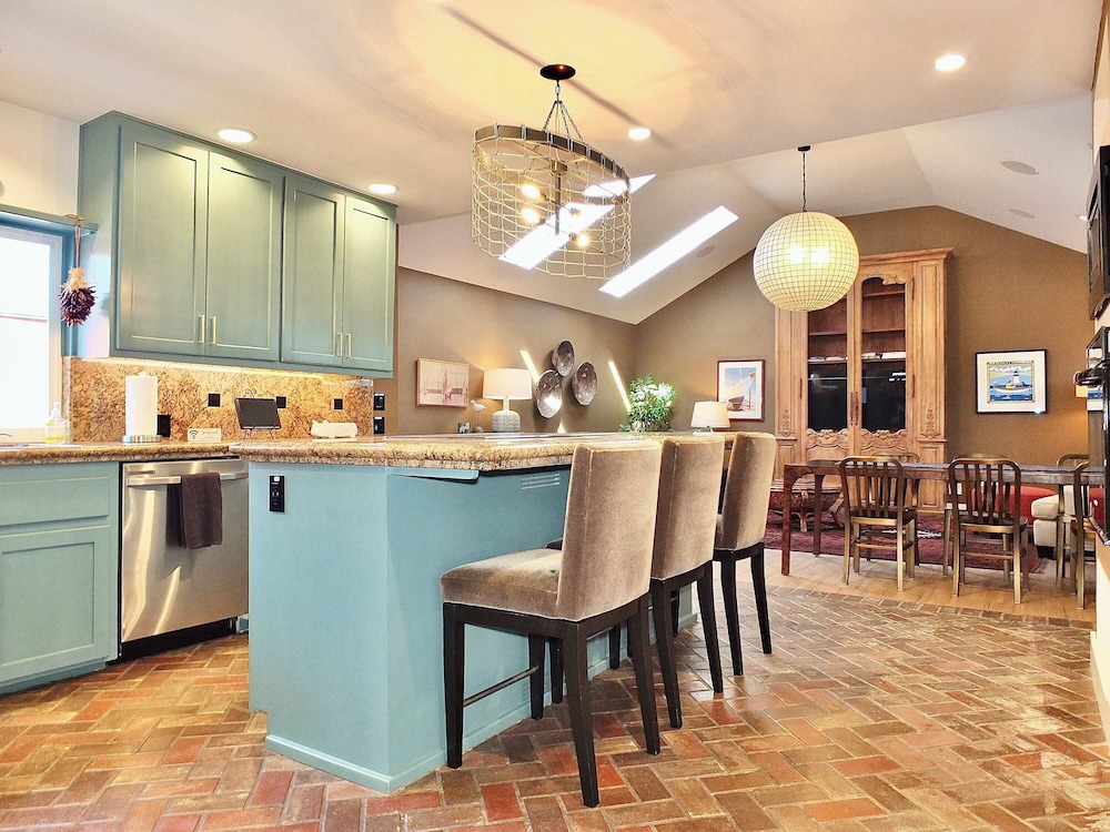 Naples Luxury Retreat - 3 BDR Stay for 6 With Rooftop Patio