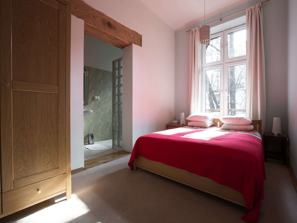 Airy and Sunny Apartment in the Centre of Krakow view 2