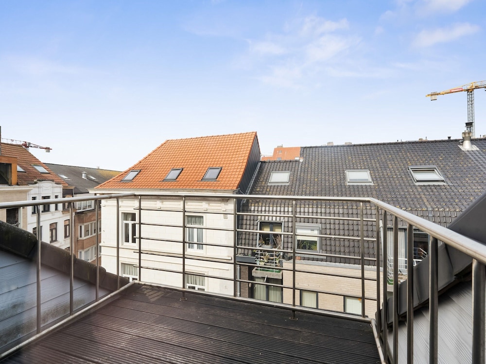 Beautiful Duplex Near Shopping Street