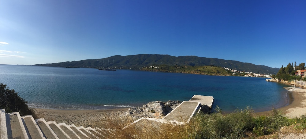 Kostis Villas