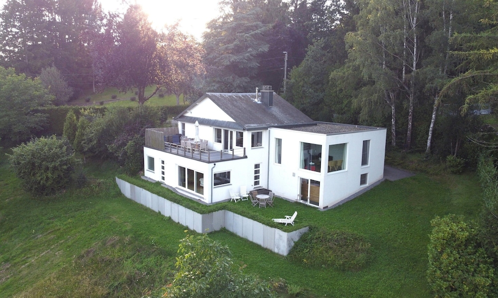Spacious Villa With Sauna