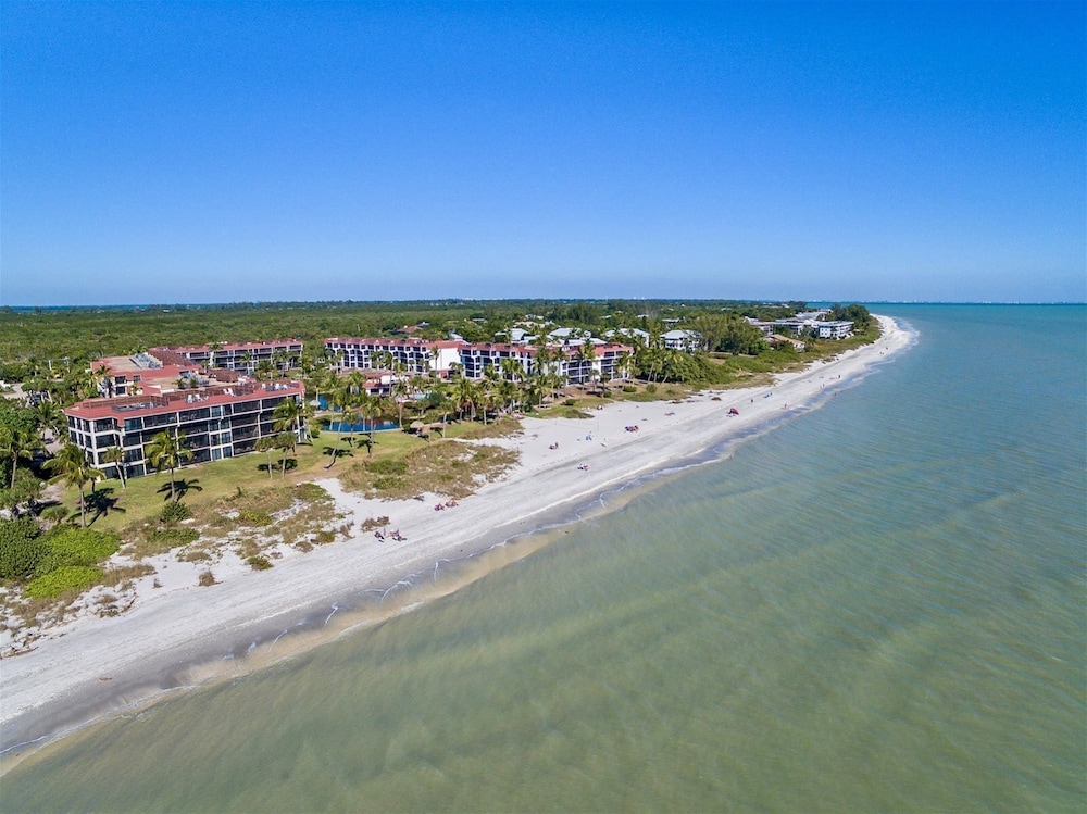 Pointe Santo Condos by Dream Vacation Rentals