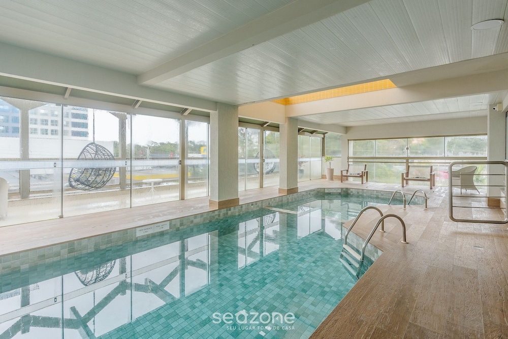 Apt in Cond. with heated pool CUR0905