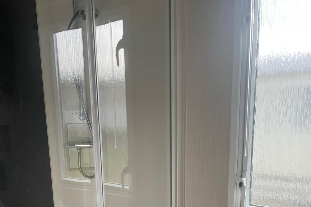 2 Bed-sleeps 6-patio-parking-pet Friendly