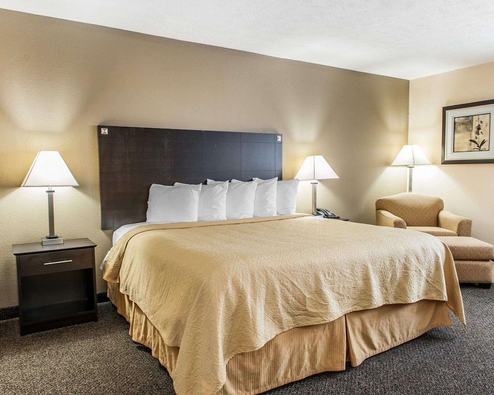 Mattoon Vacations - Quality Inn  Suites - Property Image 15