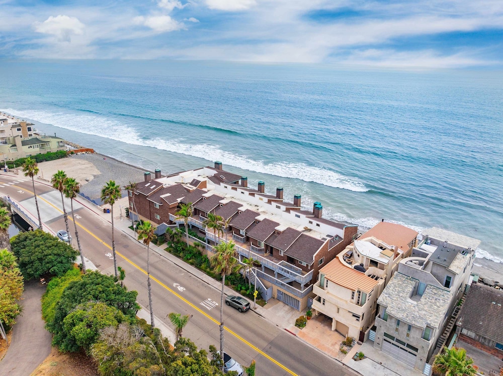 Luxury Oceanfront Condo With Private Beach Access