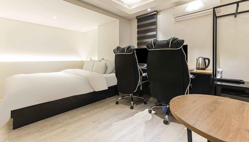 Hotel A