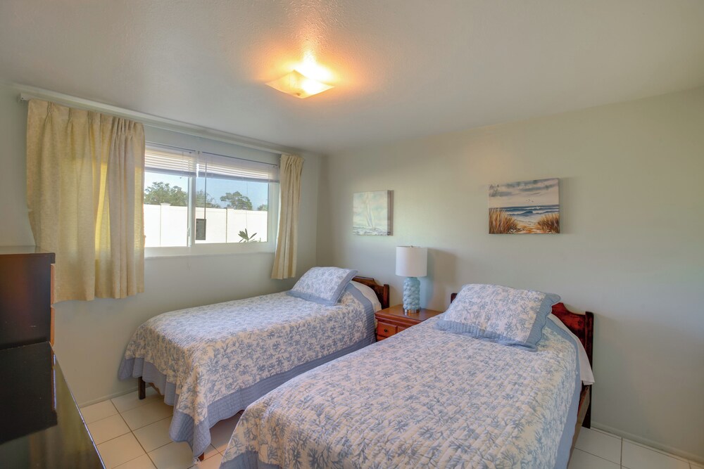 3 Mi to Beach! Sunny Englewood Retreat w/ Lanai