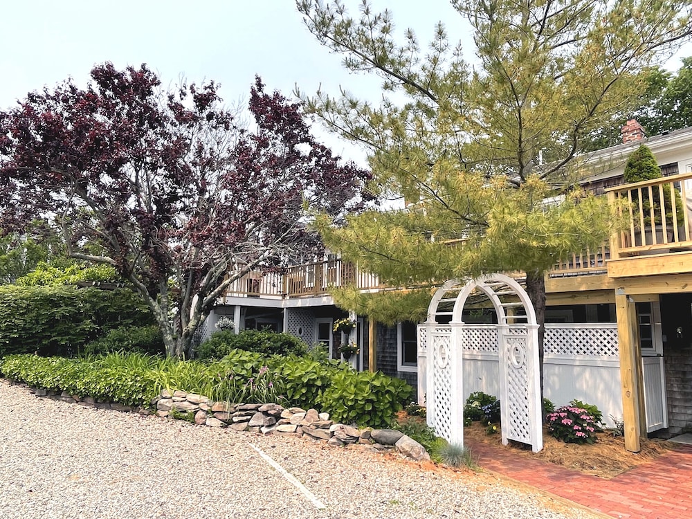 Salt House Inn
