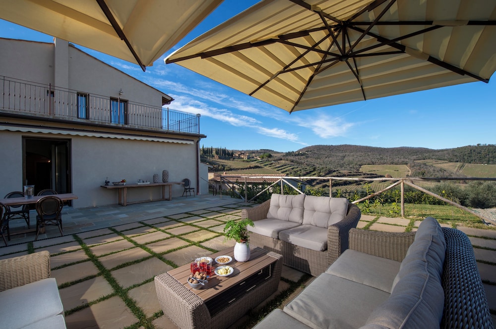Villa Chianti With Infinity Pool And Vineyard View
