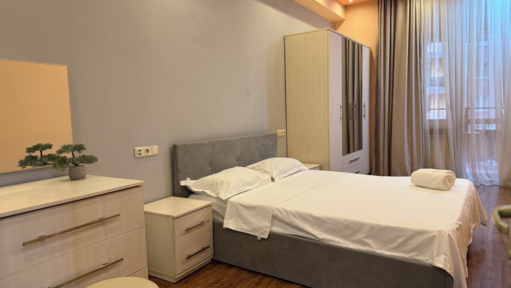 Comfortable apartments on Northern Avenue by Sweet Home